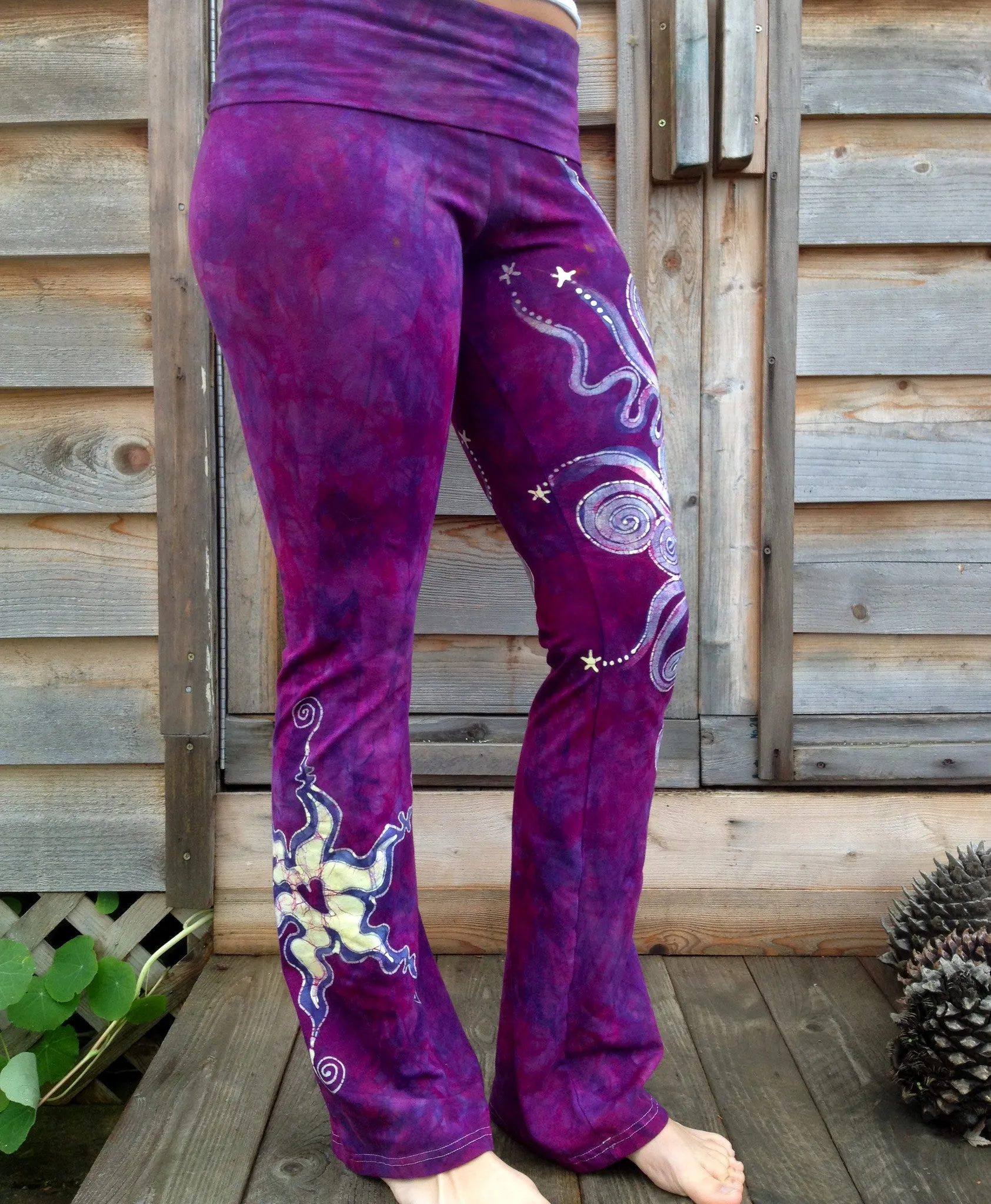 Berry Contrary Batik Stretchy Movement Pants