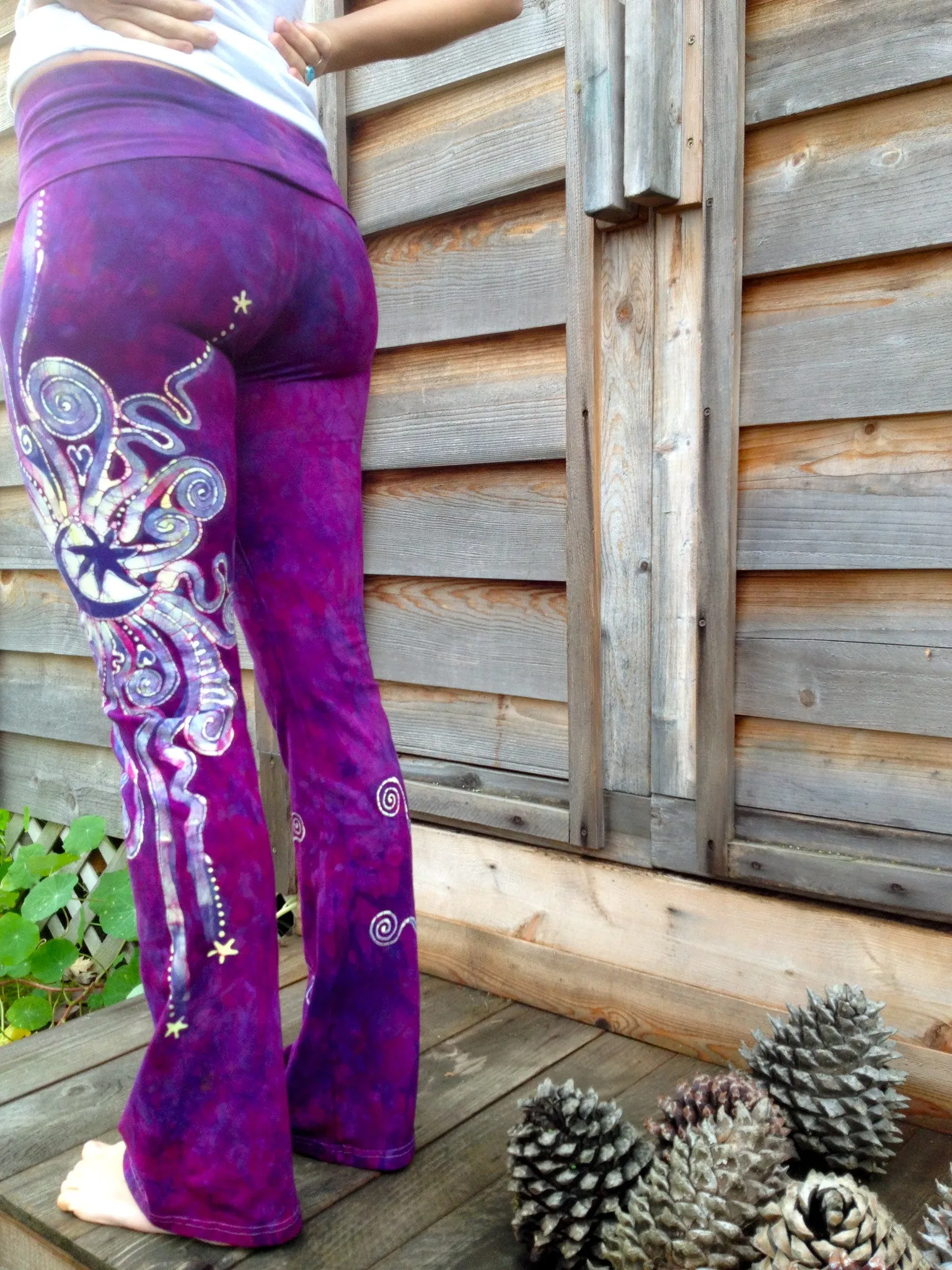 Berry Contrary Batik Stretchy Movement Pants