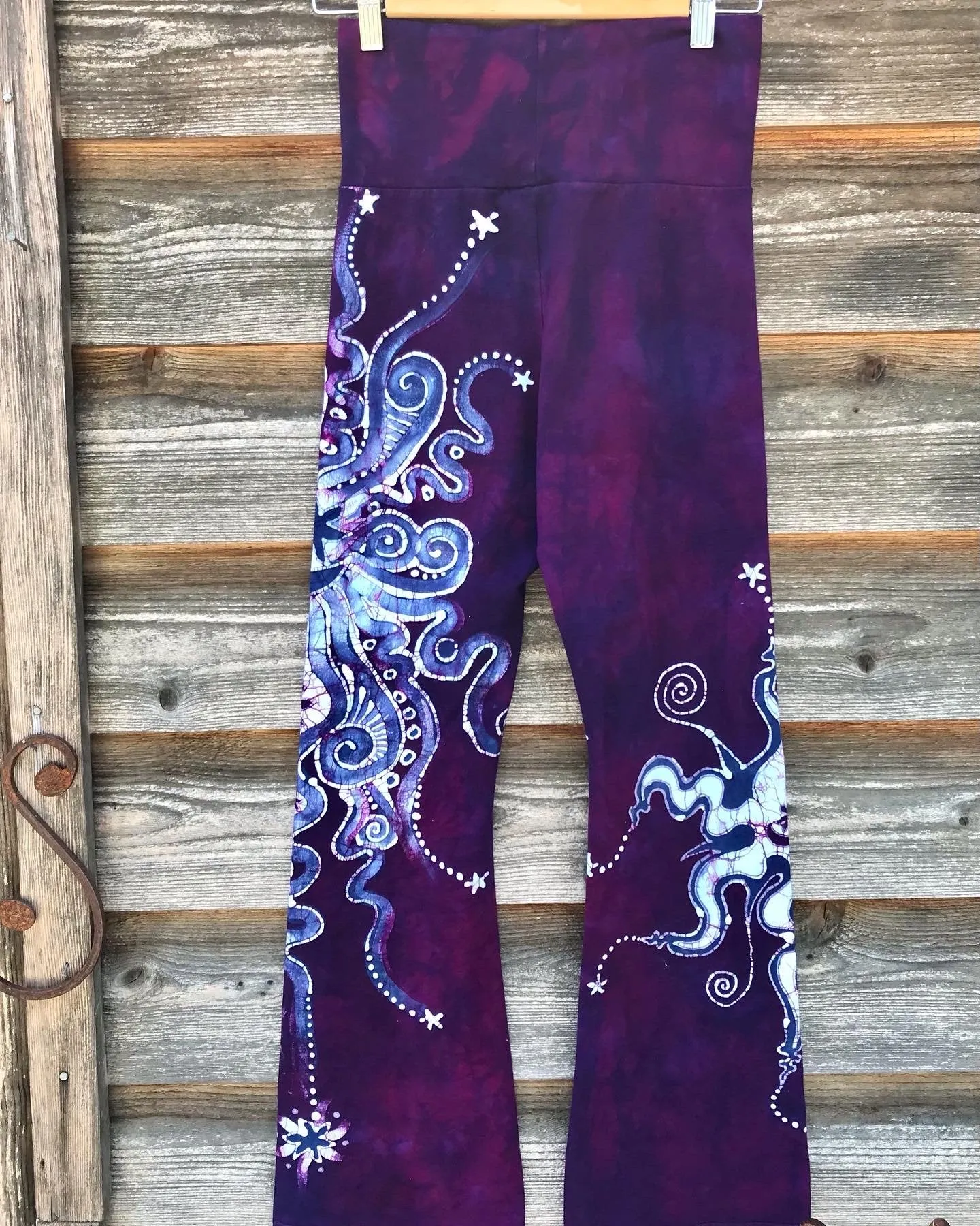 Berry Contrary Batik Stretchy Movement Pants