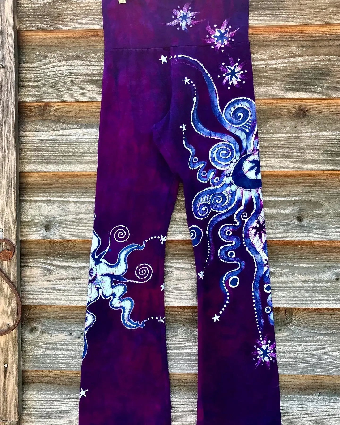Berry Contrary Batik Stretchy Movement Pants