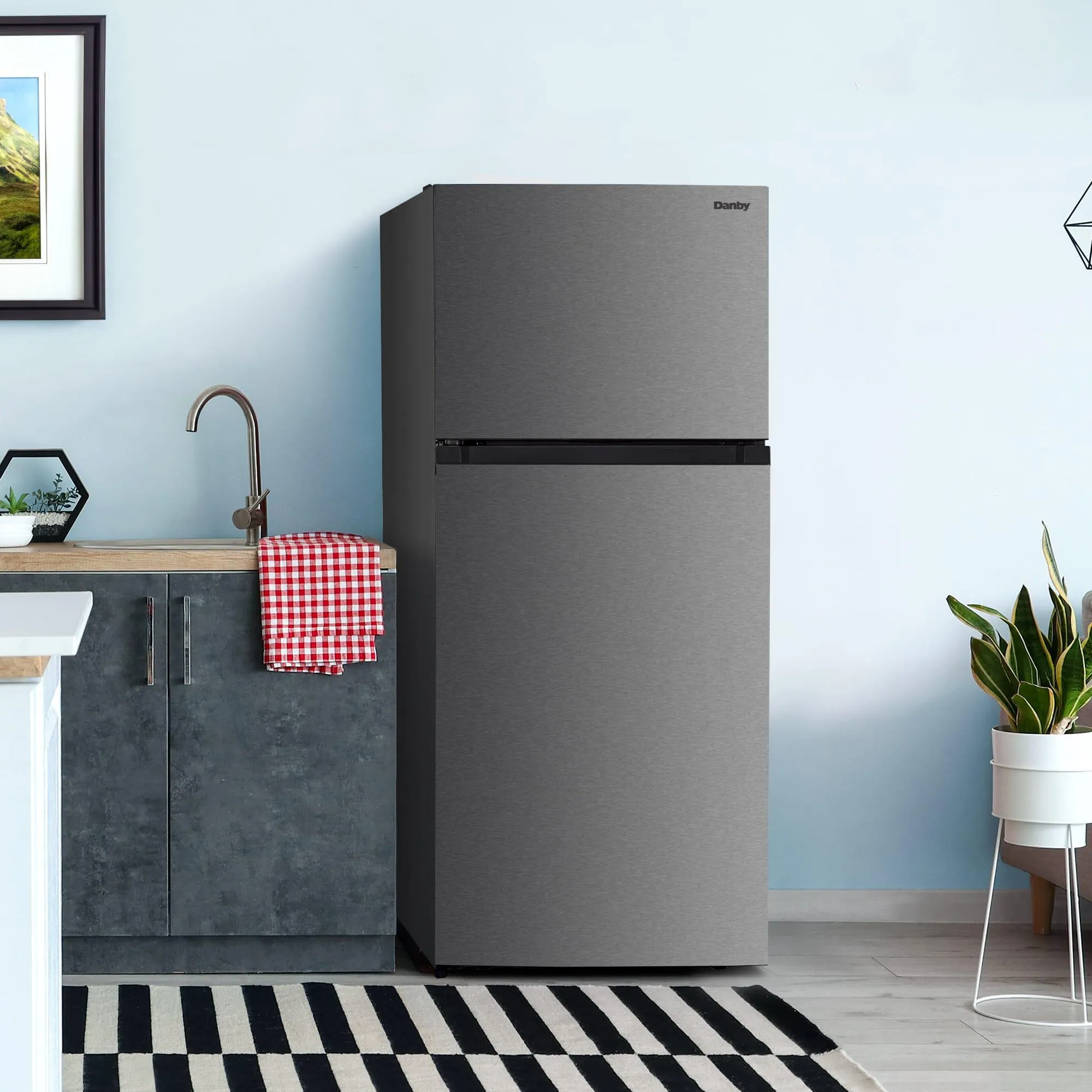 Danby 28-inch, 18 cu. ft. Freestanding Top Freezer Refrigerator DFF176B1SLDB