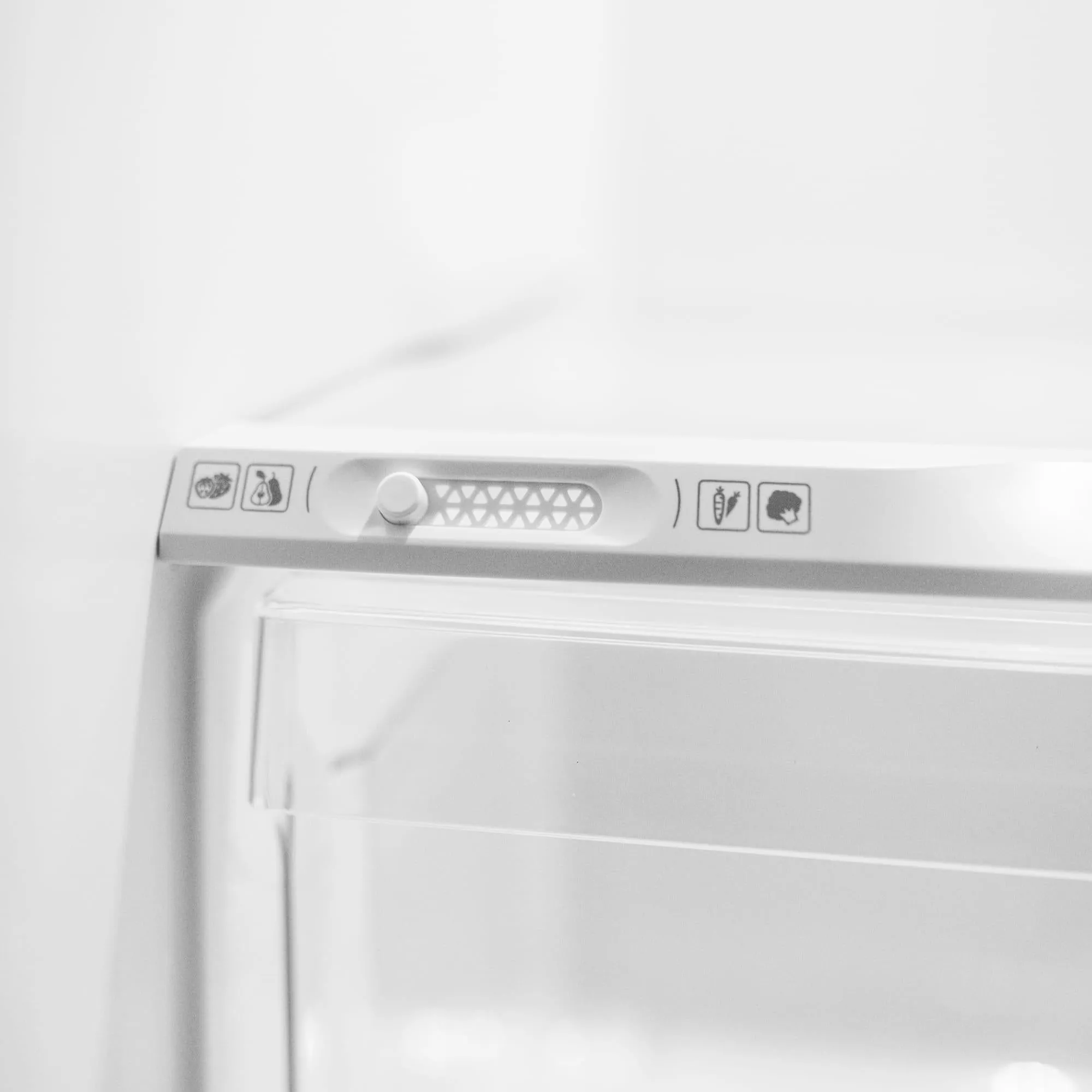 Danby 28-inch, 18 cu. ft. Freestanding Top Freezer Refrigerator DFF176B1SLDB