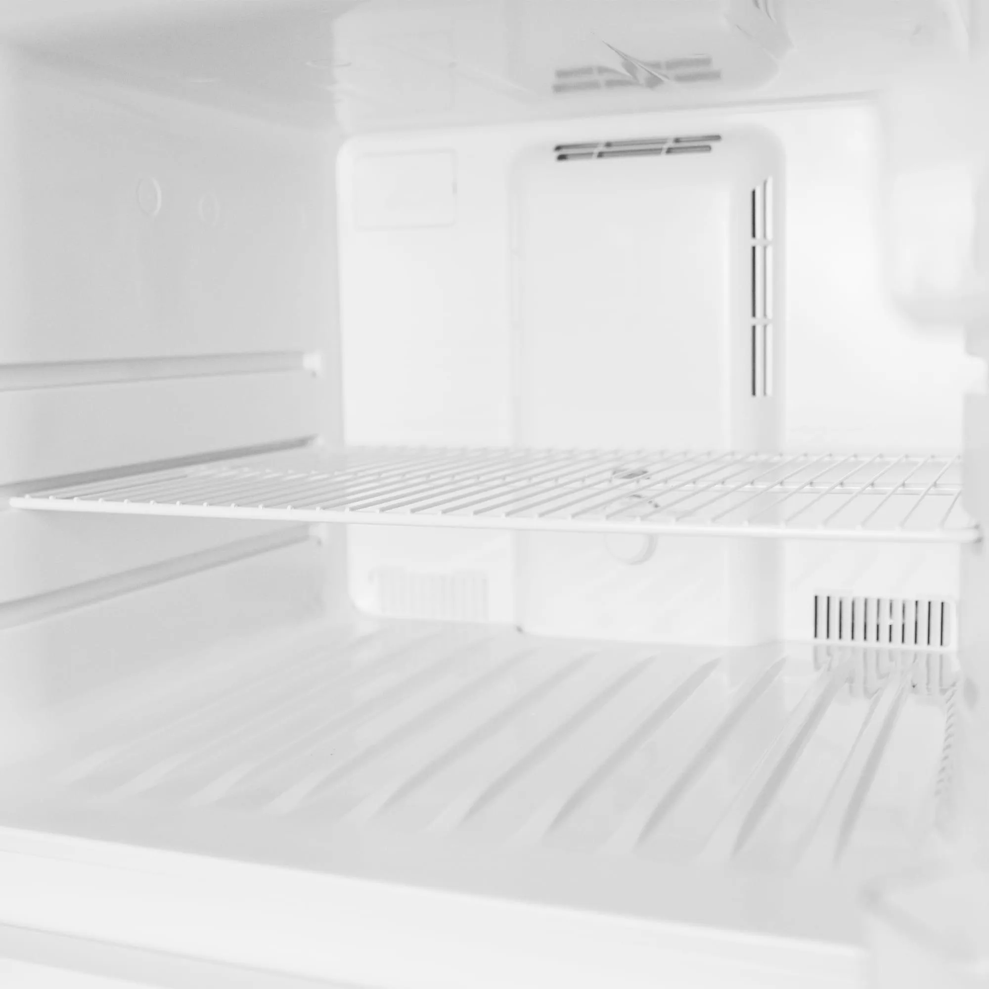 Danby 28-inch, 18 cu. ft. Freestanding Top Freezer Refrigerator DFF176B1SLDB