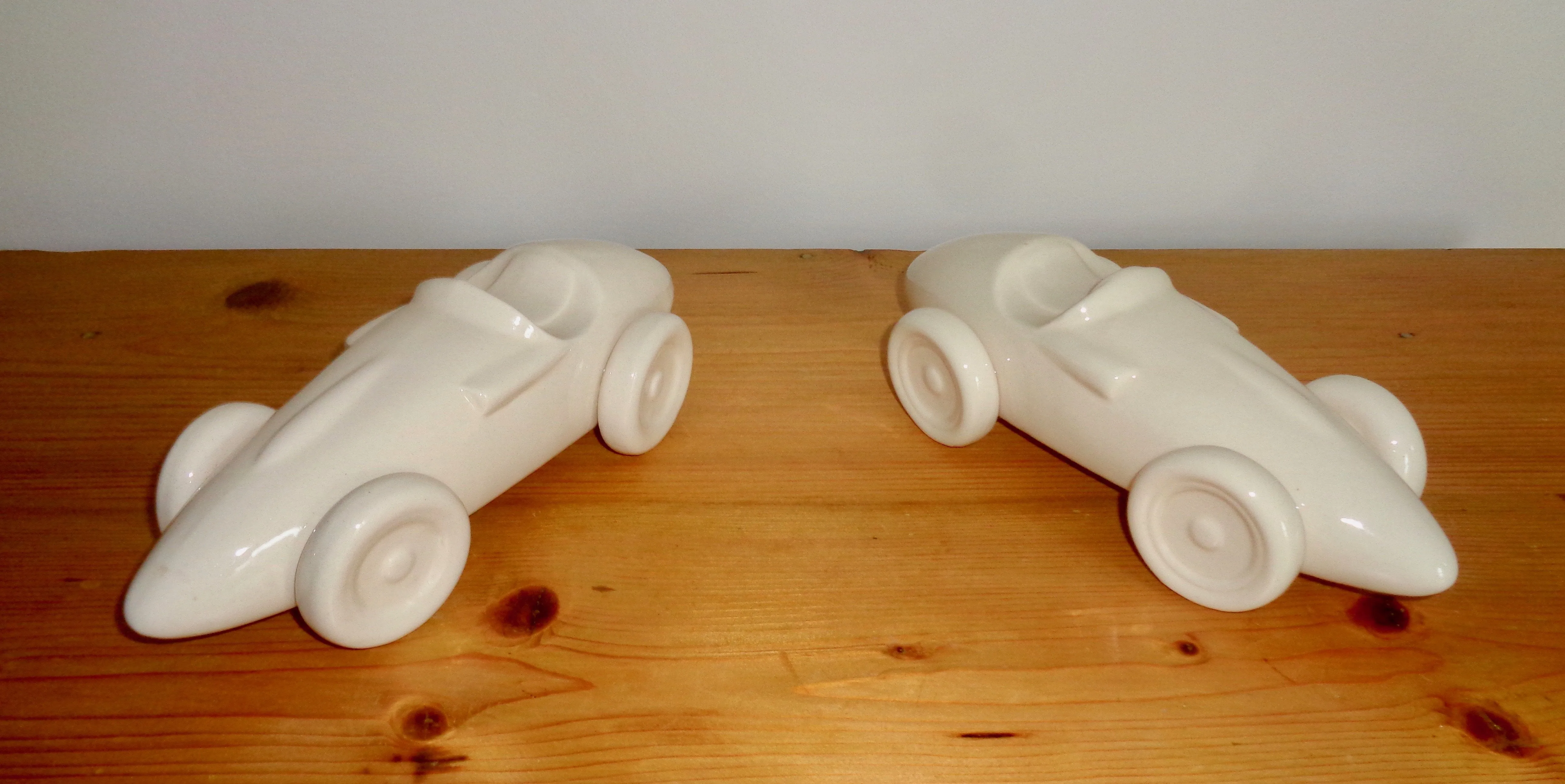 Vintage Vanwall F1 Classic Racing Car Pair Ceramic Display Ornaments/Book Ends