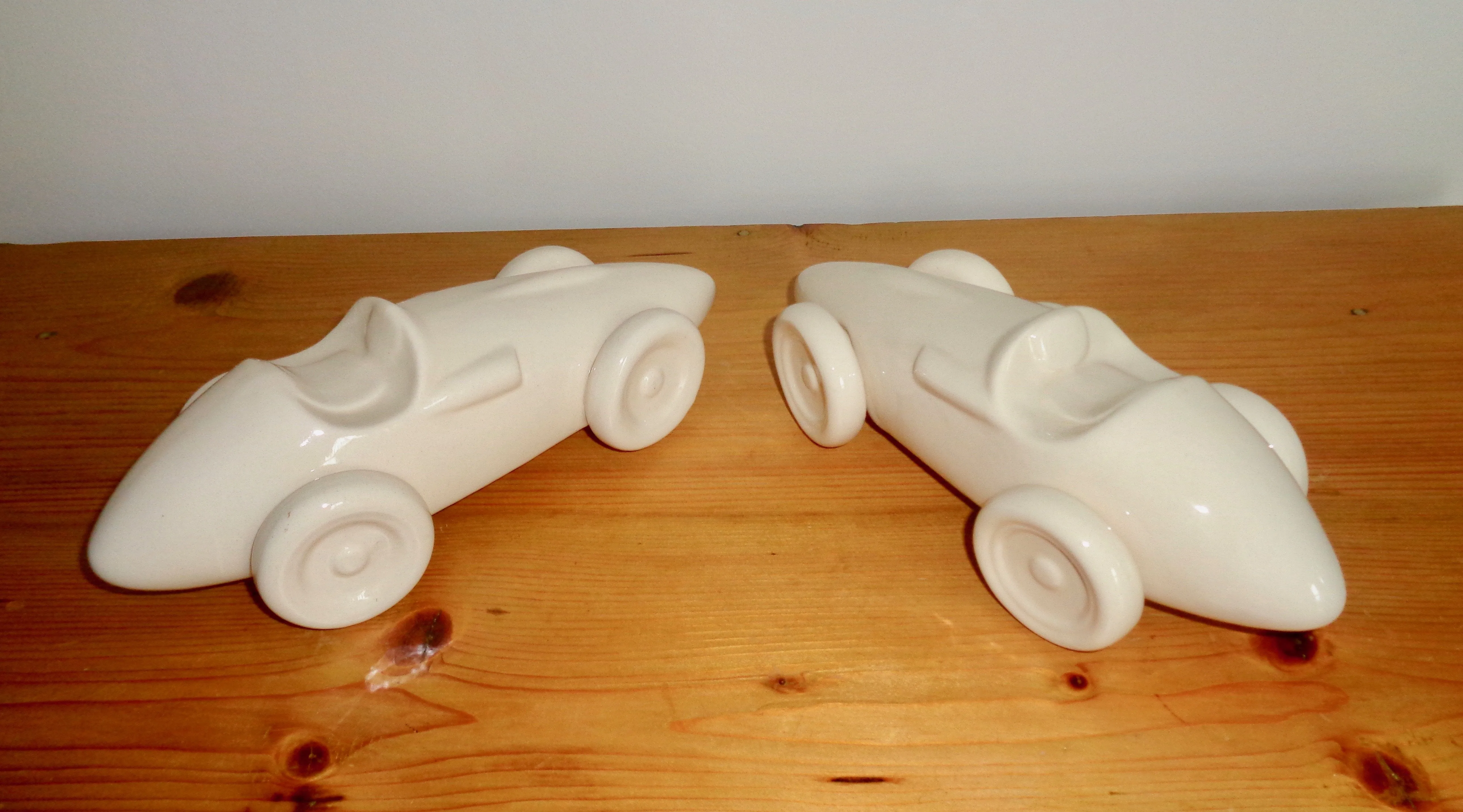 Vintage Vanwall F1 Classic Racing Car Pair Ceramic Display Ornaments/Book Ends